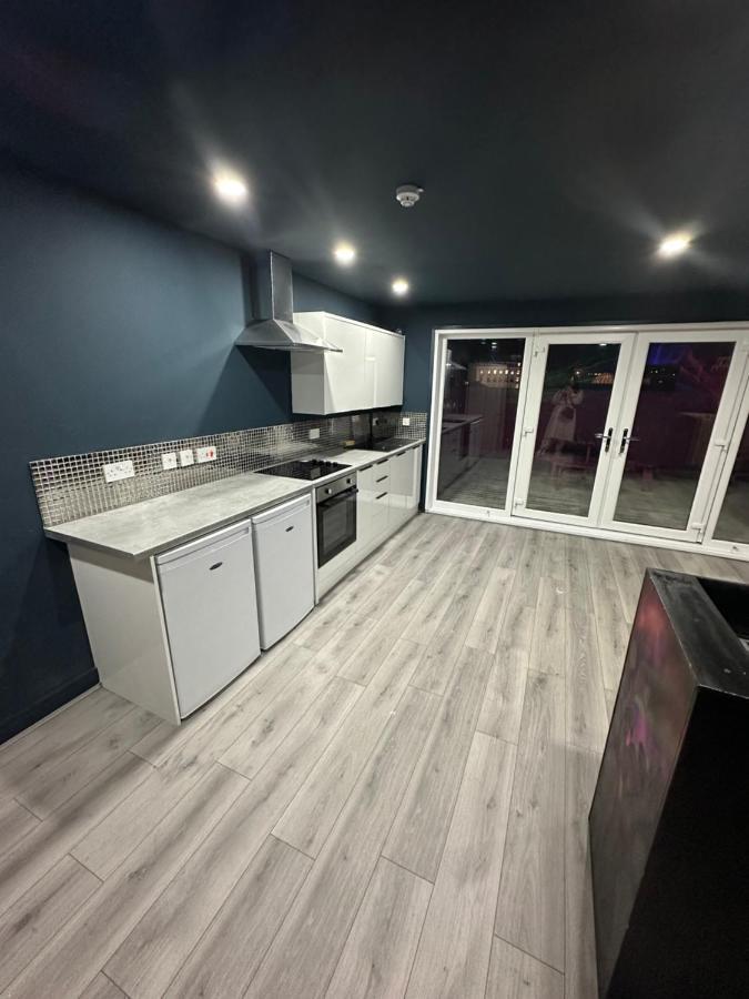 Penthouse Apartment, Sleeps 21 With Terrace リヴァプール エクステリア 写真